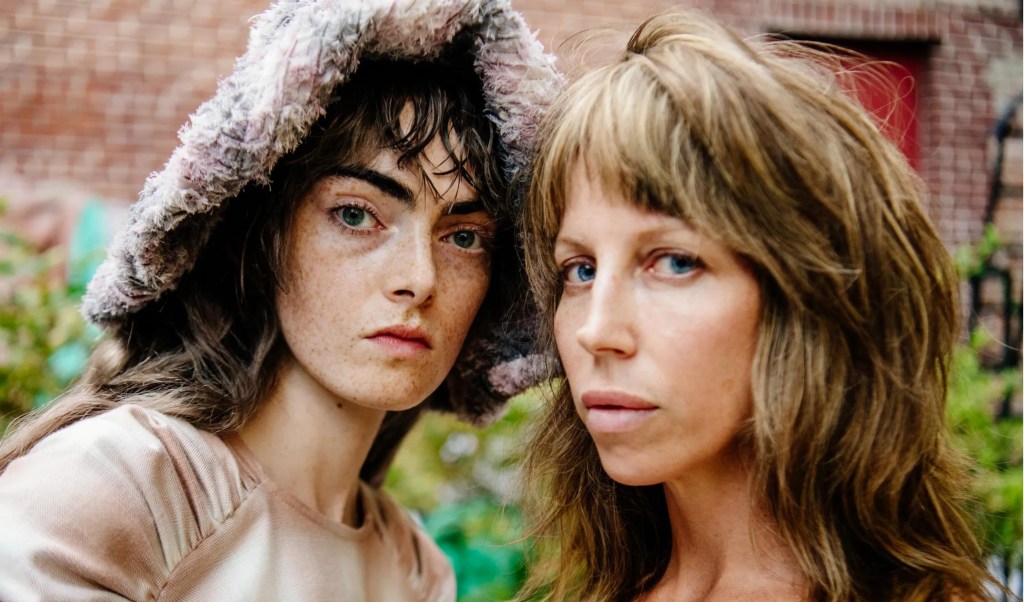 Com a coleção “Touch Grass” Collina Strada apresenta um conto de fadas nova-iorquino na&nbsp;NYFW