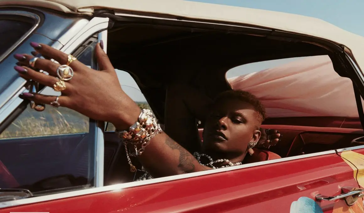 Entre o Real e o Imaginário: A Nova Era Musical de Liniker em “Caju”