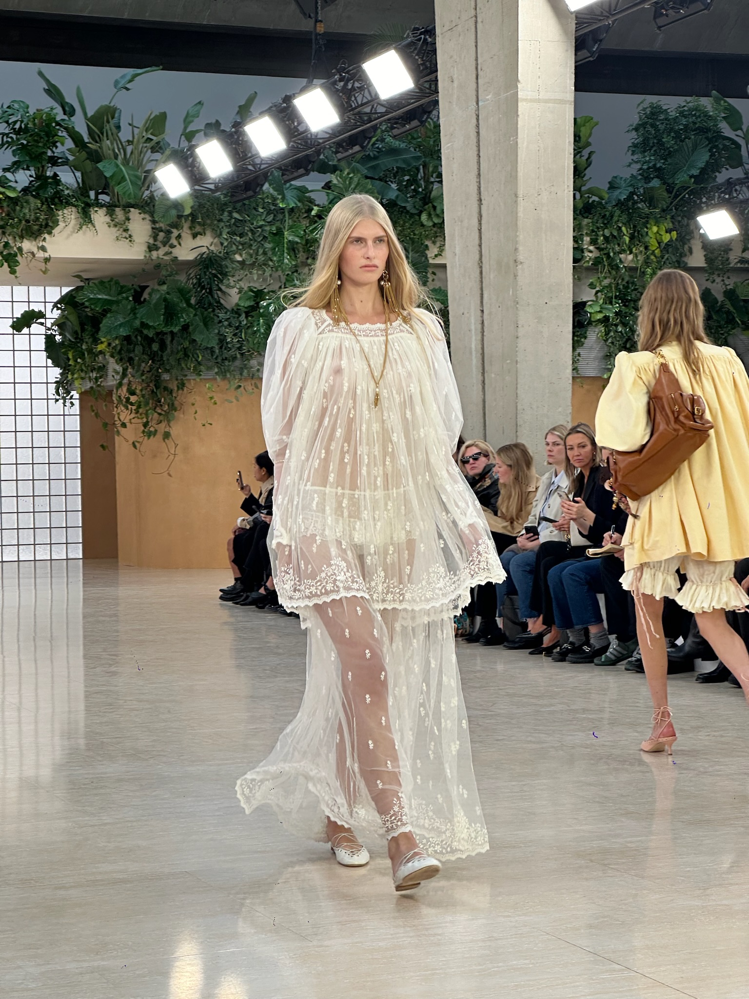 O Boho Chic de Kamali: Chloé recria a história da marca em Paris