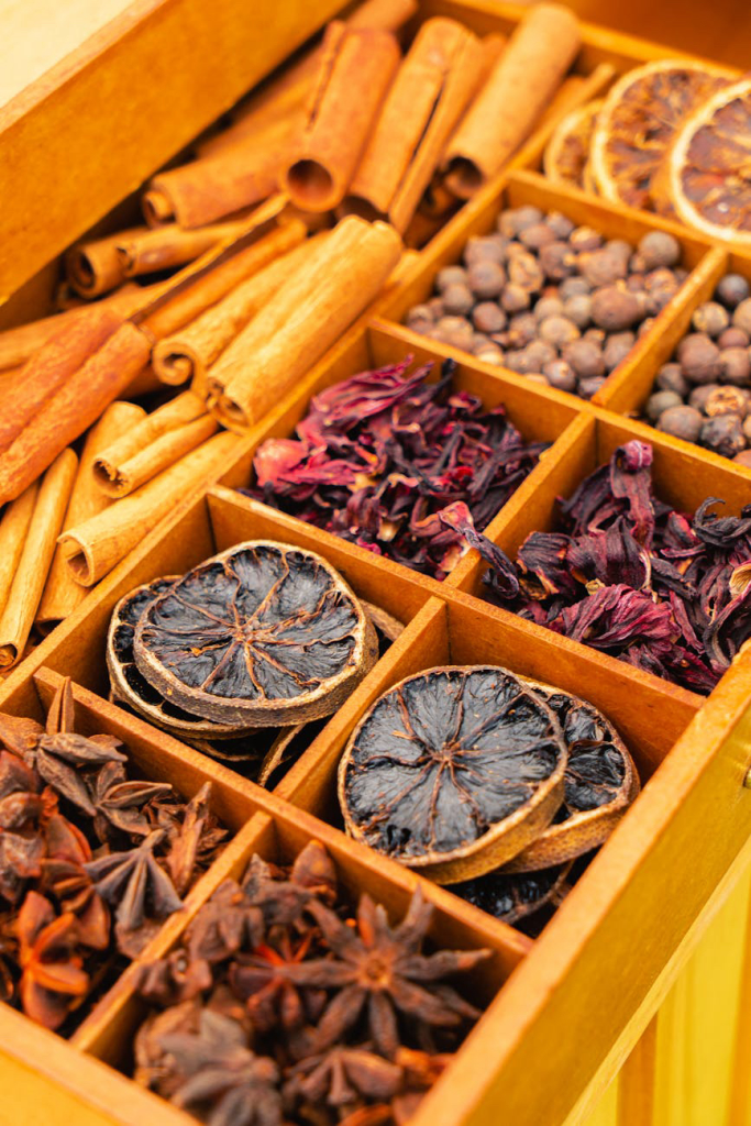 Chá de hibisco com cavalinha: o Santo Graal do desinchaço (pelo menos segundo o TikTok)