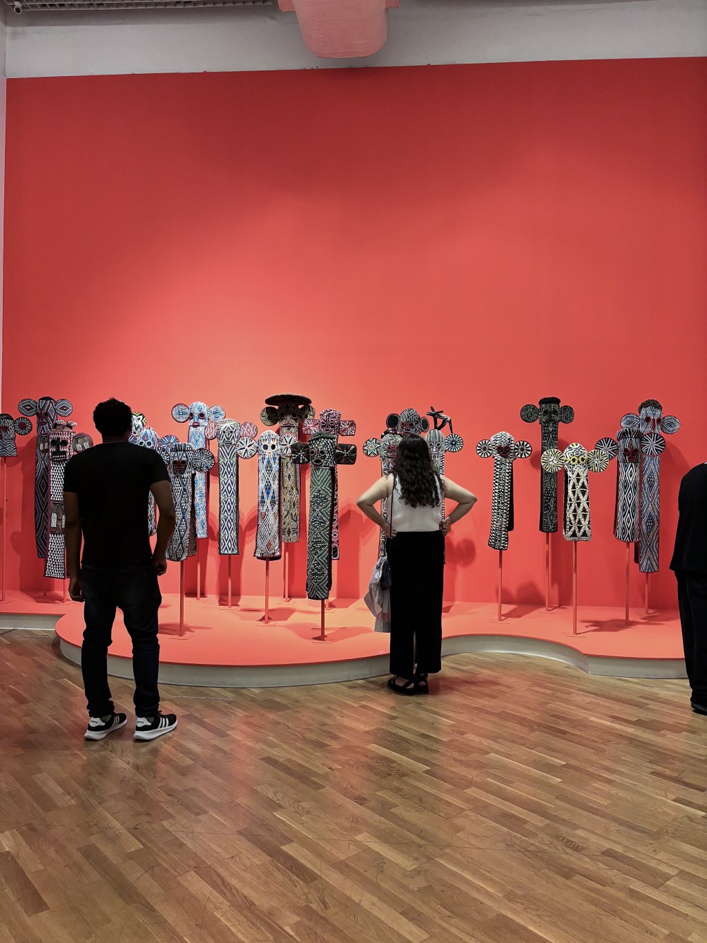 Entre a cabeça e a terra: Exposição na Pinacoteca sobre Arte Têxtil&nbsp;Africana