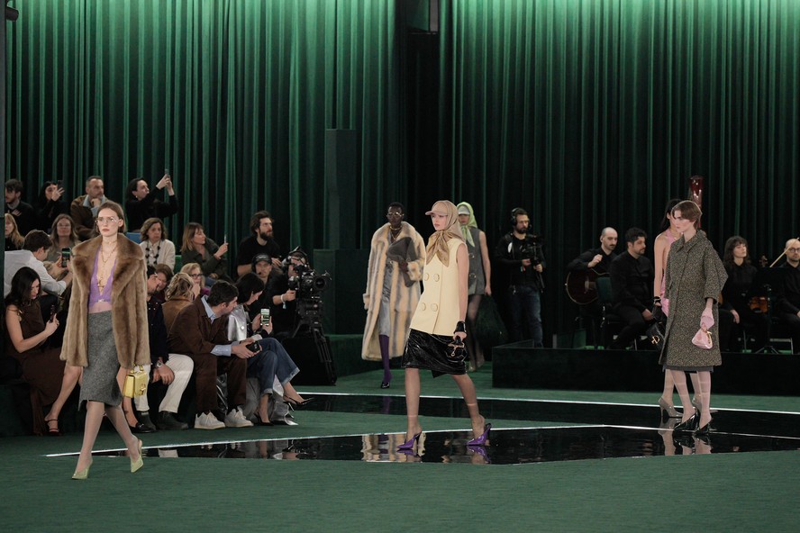 Gucci abre a Semana de Moda de Milão com sensualidade e cores dos anos 60