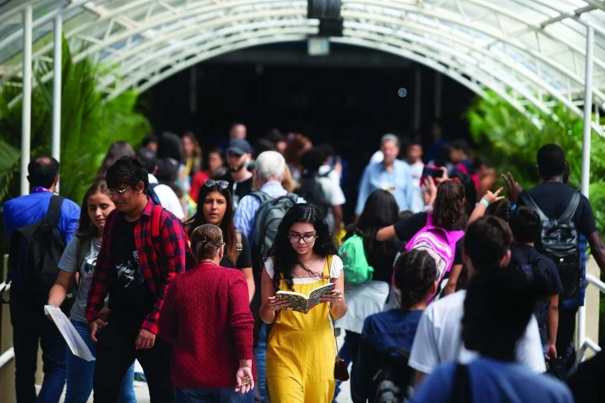 Fashion & Fiction: Vista-se como um protagonista para a Bienal do Livro Rio 2025