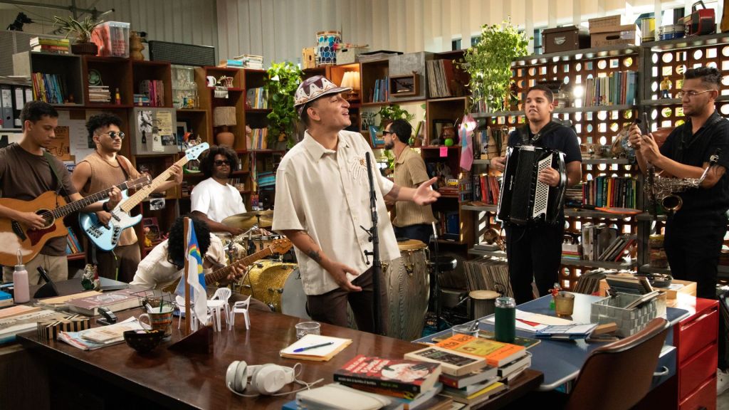 Tiny Desk ganha versão brasileira com forró e homenagem a Rita&nbsp;Lee