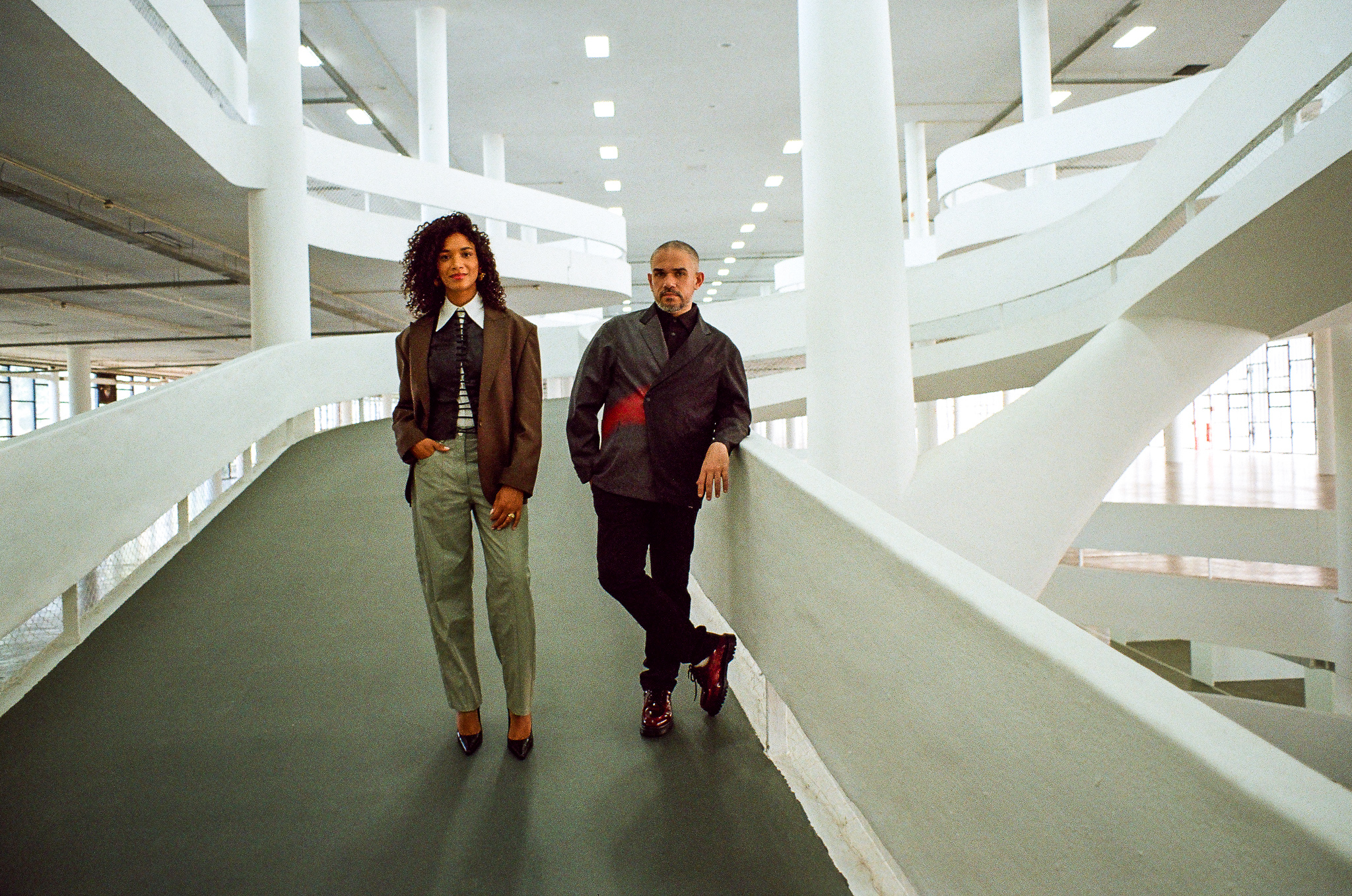 Raphael Fonseca e Amanda Carneiro na Bienal de São Paulo